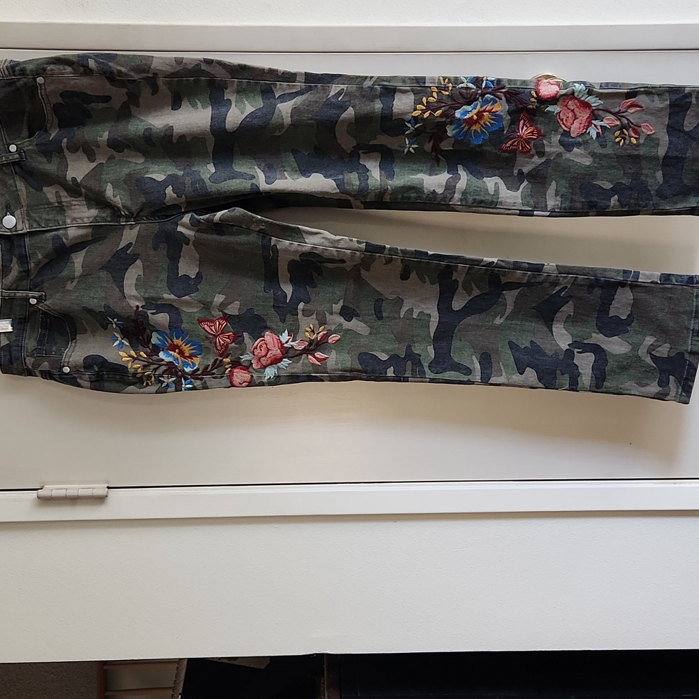 Boston Proper Camouflage Floral Embroidered Pants